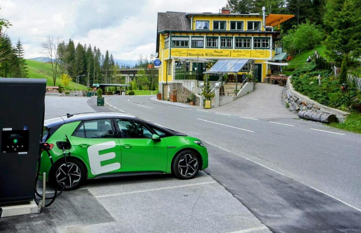 Gasthof Klug Zum Ehrensepp Modriach Dış mekan fotoğraf
